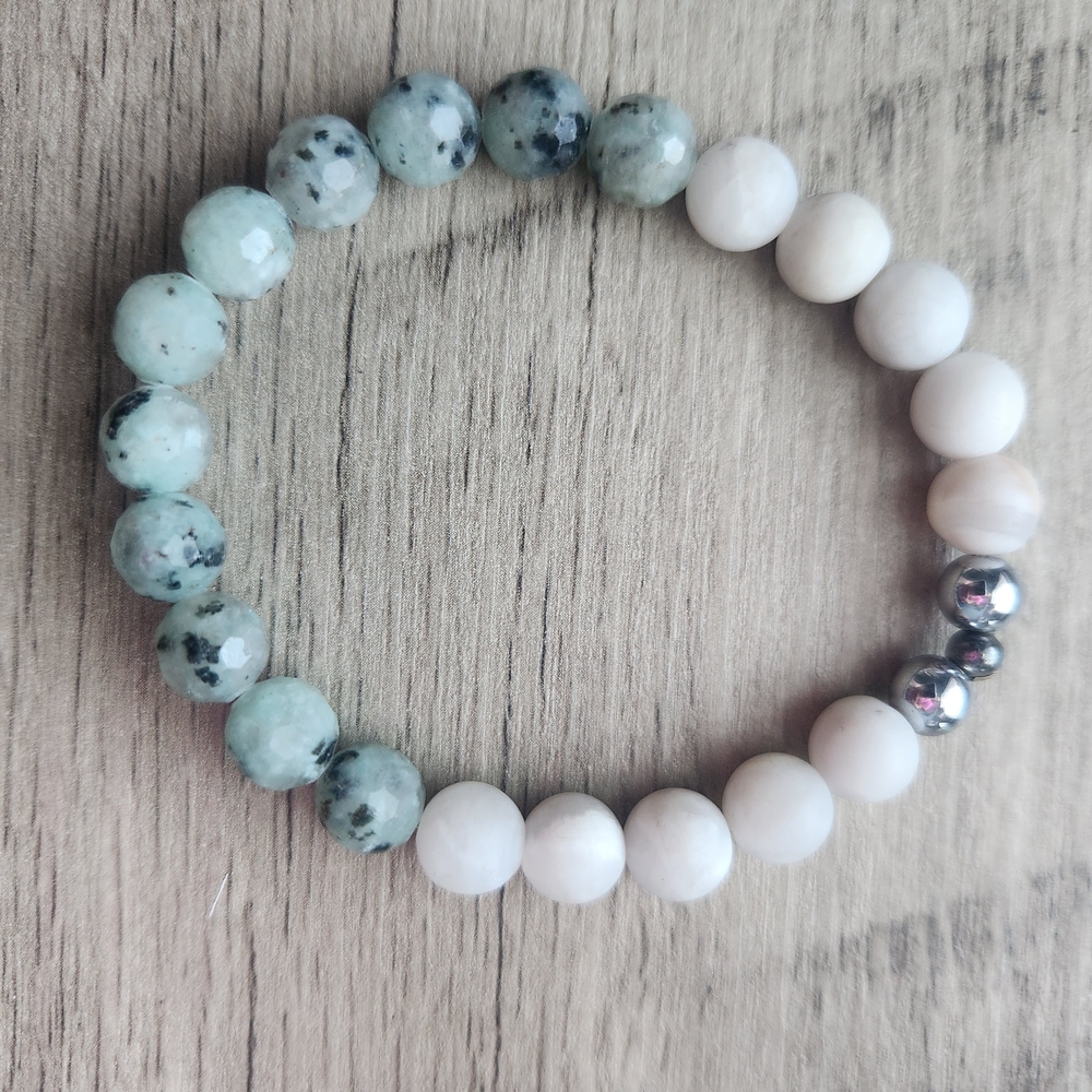 Elegant Beaded Bracelet in Green and White